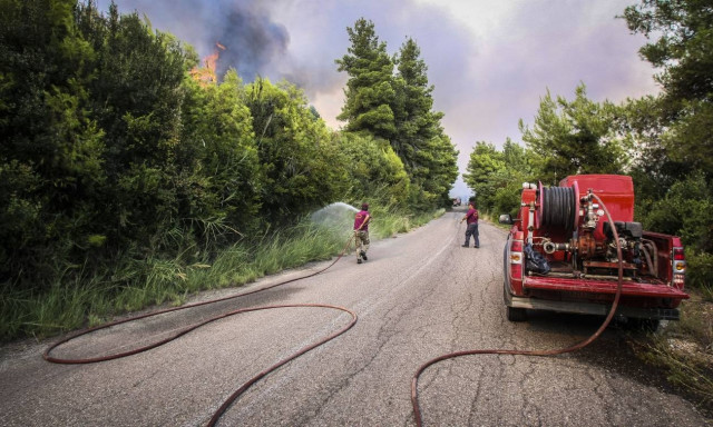 Φωτιά ΤΩΡΑ: Μεγάλη πυρκαγιά στην περιοχή Σπιάτζα του Πύργου