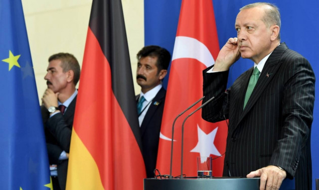 Επεισοδιακή συνέντευξη Μέρκελ-Ερντογάν: Πέταξαν έξω δημοσιογράφο (vid)