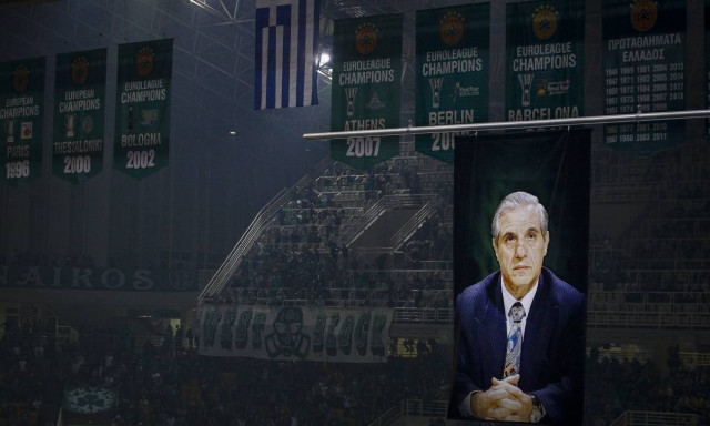 «Για πάντα στις καρδιές μας» - Ανατριχίλα στο ΟΑΚΑ για τον σπουδαίο Παύλο Γιαννακόπουλο