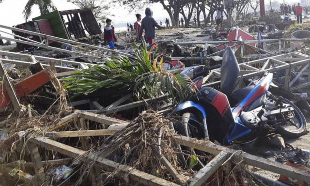 Ινδονησία: Στους 420 ανήλθε ο αριθμός των νεκρών από τον καταστροφικό σεισμό και το τσουνάμι
