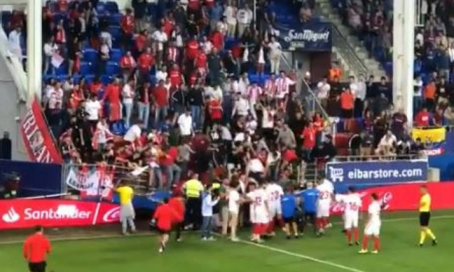 Ισπανία: Κατέρρευσε κερκίδα την ώρα του αγώνα Εϊμπάρ - Σεβίλλη (vid)