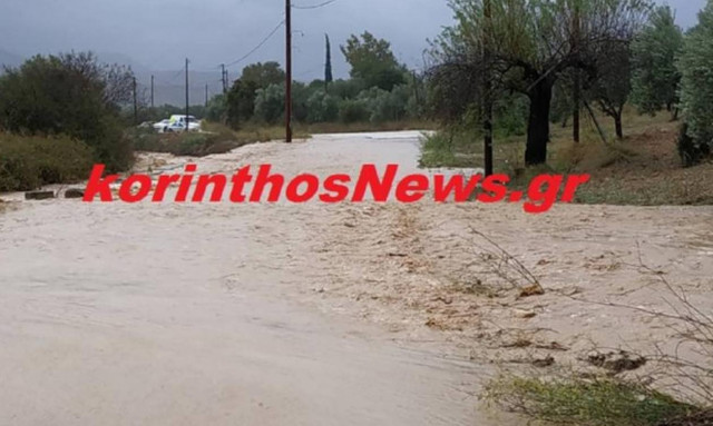 Χάος και στην Κορινθία: Ξεχείλισαν ρέματα - Πλημμύρες στο Κιάτο (vids)