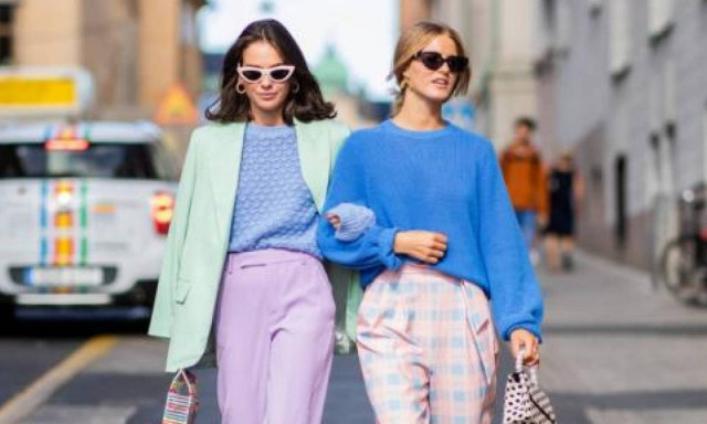 Τα παστέλ παραμένουν στο street style της σεζόν πιο ανανεωμένα