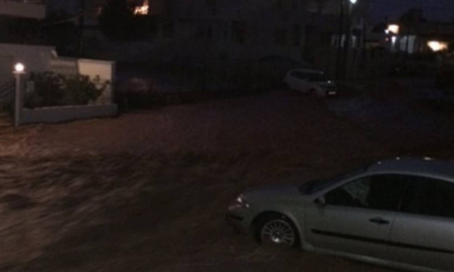 Ζορμπάς: Στο «έλεος» του κυκλώνα η Βόρεια Εύβοια - Αναφορές για εγκλωβισμένους