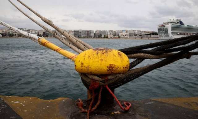 Σύγκρουση δεξαμενόπλοιου με φορτηγό πλοίο στον Πειραιά