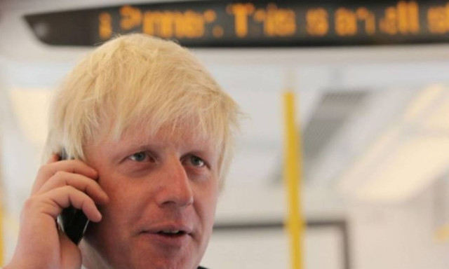 Διέρρευσαν τα τηλέφωνα υπουργών στη Βρετανία λόγω... βλάβης