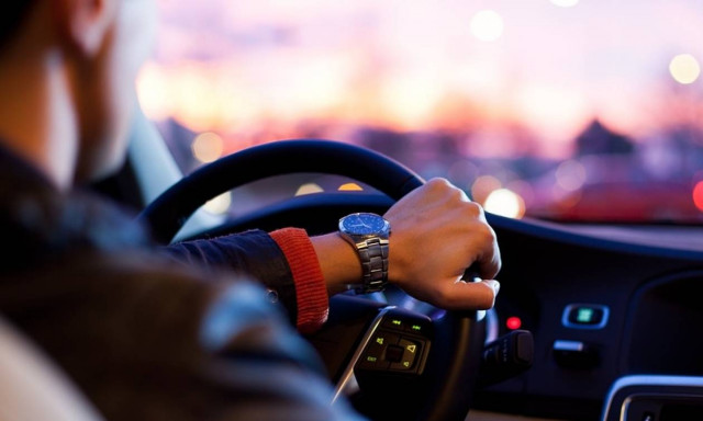 Παράνομο ζευγάρι κάλεσε ταξί και... εμφανίστηκε ο σύζυγος!