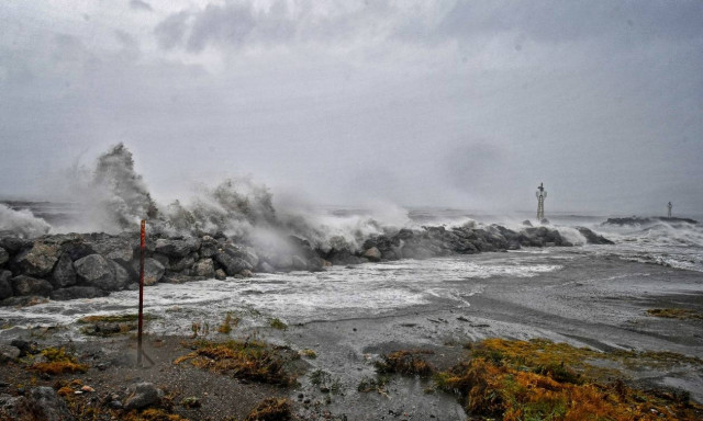 «Ζορμπάς» LIVE: Νέα δεδομένα για τον καταστροφικό κυκλώνα - Πού θα χτυπήσει τις επόμενες ώρες