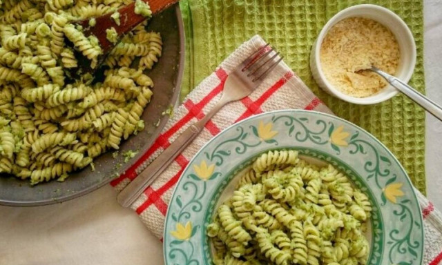 Συνταγή της ημέρας: Μακαρονάδα με σάλτσα από μπρόκολο και αντζούγιες αρωματισμένη με σκόρδο