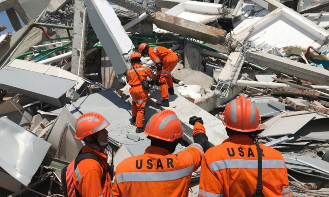 Ινδονησία: Έκκληση για διεθνή βοήθεια μετά τον σεισμό και το τσουνάμι (pics+vids)