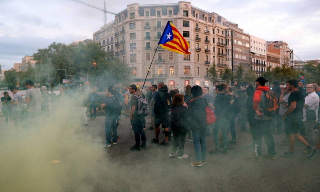 Χάος στην Ισπανία: Κλειστοί δρόμοι και σιδηροδρομικές γραμμές από διαδηλωτές (pics)