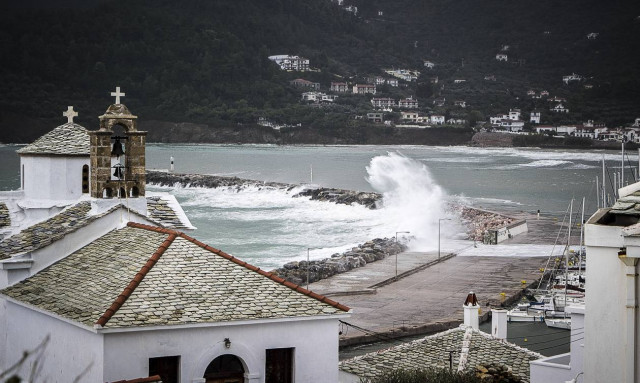 Κυκλώνας «Ζορμπάς»: Κλειστά σχολεία λόγω της κακοκαιρίας