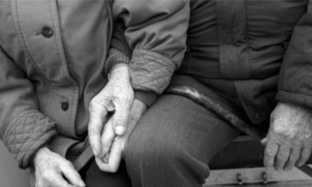 Οι γυναίκες ζουν 2,5 χρόνια περισσότερο από τους άνδρες «με καλή υγεία»