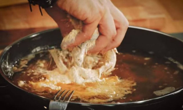 Η συνταγή της ημέρας: Γαύρος τηγανητός με ταραμοσαλάτα