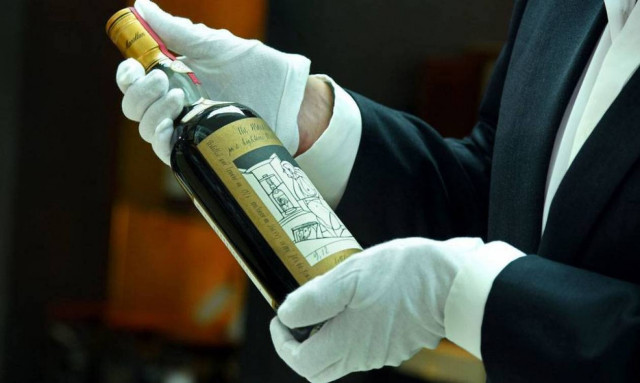 Αν ξέρατε πόσο κοστίζει αυτό το ουίσκι, θα φοβόσασταν να σηκώσετε το μπουκάλι από το τραπέζι! (Pics)