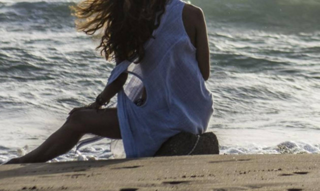 Ρόδος: Πήγαν στην παραλία και έζησε τον απόλυτο εφιάλτη όταν της αποκάλυψε το πραγματικό του πρόσωπο