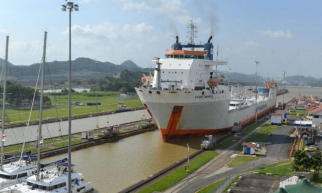 Απίστευτο! Δείτε πως περνούν τα καράβια τη διώρυγα του Παναμά (vid)