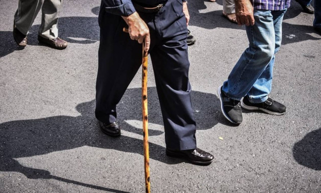 Μειώσεις έως 61,6% στις επικουρικές συντάξεις – Αναλυτικός πίνακας με τα νέα ποσά