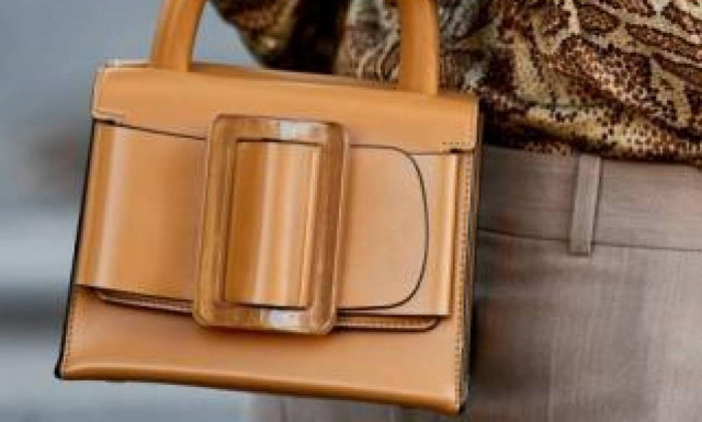 Αυτή είναι η No1 τάση στις τσάντες και είναι «δυνατή»