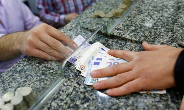 Σας αφορά: Σε ποιους καταβάλλεται σήμερα έκτακτη οικονομική ενίσχυση