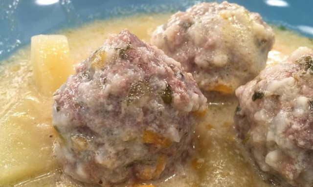 Συνταγή για τα πιο λαχταριστά γιουβαρλάκια αυγολέμονο!