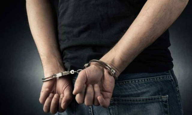 Άρτα: Χειροπέδες σε 20χρονο για σύσταση συμμορίας, ληστεία, κλοπές και οπλοκατοχή