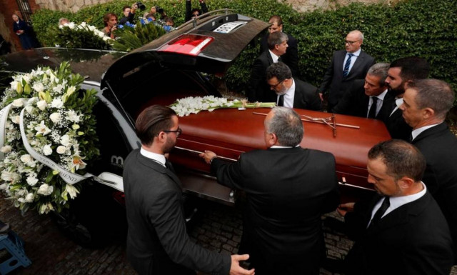 Καμπαγιέ: Δείτε στιγμιότυπα από την κηδεία της σοπράνο με την ομορφότερη φωνή στον κόσμο (Pics+Vids)