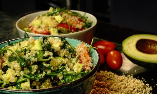 Η συνταγή της ημέρας: Σαλάτα με κινόα και αβοκάντο