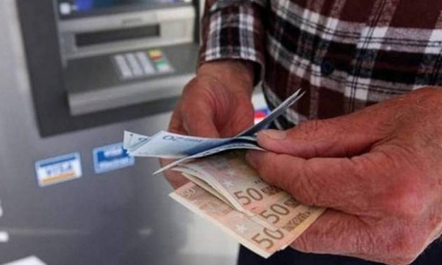 Δώρο Πάσχα και Χριστουγέννων: Ποιοι παίρνουν τα δώρα που είχαν καταργηθεί