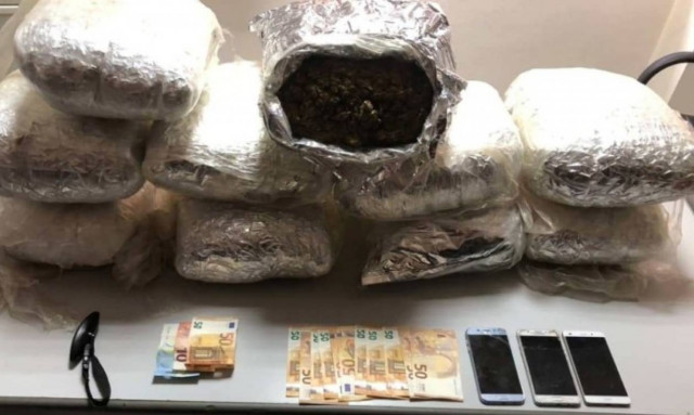 Κρήτη: Χειροπέδες σε ζευγάρι που έκρυβαν περισσότερα από 20 κιλά κάνναβης