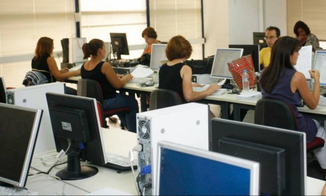 Σας αφορά: Αυτοί είναι οι υπάλληλοι που θα δουλεύουν πλέον 7ωρο με τον ίδιο μισθό!