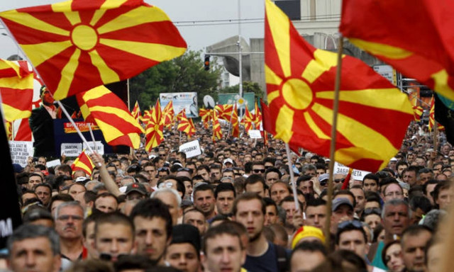 Από μία κλωστή «κρέμεται» η Συμφωνία των Πρεσπών: Τη Δευτέρα κρίνεται το μέλλον των Σκοπίων