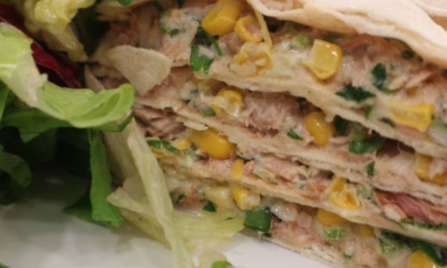 Η συνταγή της ημέρας: Quesadillas με καπνιστό τόνο και καλαμπόκι