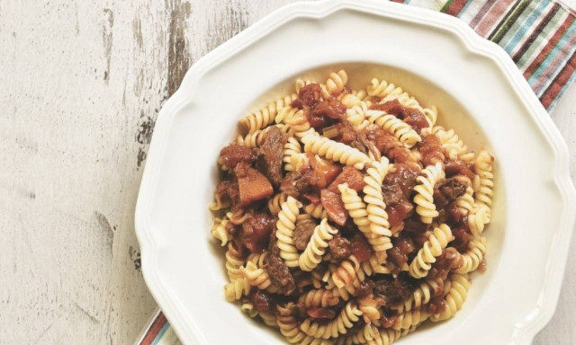 Η συνταγή της ημέρας: Μοσχάρι ραγού με σοκολάτα και τριβελάκι