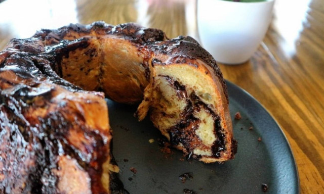 Η συνταγή της ημέρας: Τσουρέκι με γιαούρτι & σοκολάτα