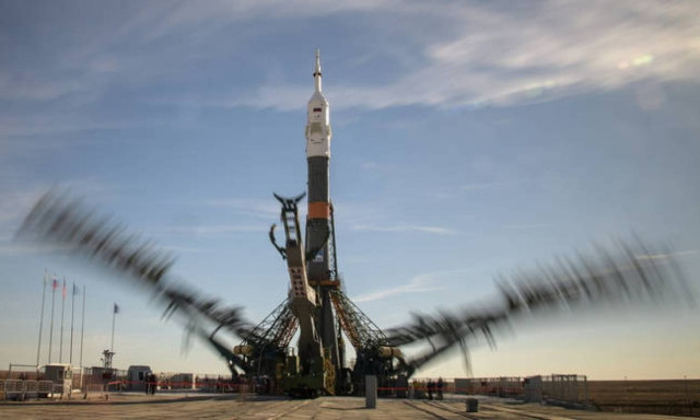 Astronauts escape malfunctioning Soyuz rocket