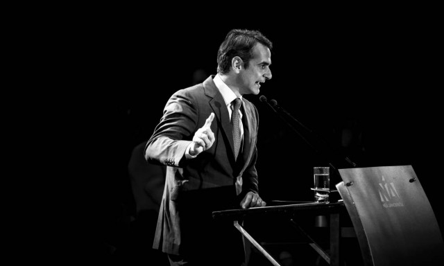 Οργή Μητσοτάκη κατά Καμμένου: Η κυβέρνηση θυμίζει παρακμιακό θίασο (vid)