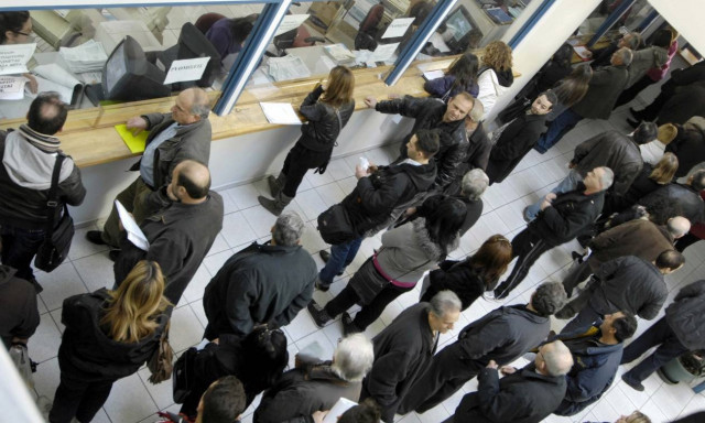 Χρωστάτε στην εφορία; Δείτε πώς να ρυθμίσετε τις οφειλές σας σε 12-24 μηνιαίες δόσεις