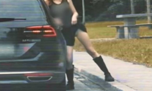 Γνωστή ηθοποιός χωρίς εσώρουχο σήκωσε τη φούστα της σε τρεις άνδρες και ακολούθησε ο εφιάλτης της!