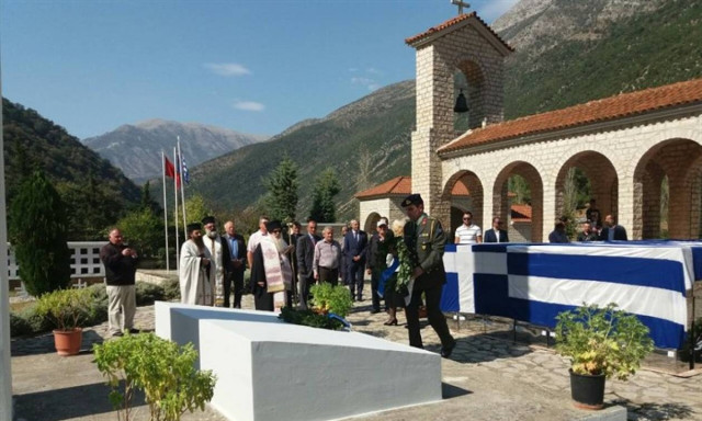 Συγκίνηση αλλά και αντιδράσεις στην Κλεισούρα για τον ενταφιασμό 573 πεσόντων του ’40 (pics)