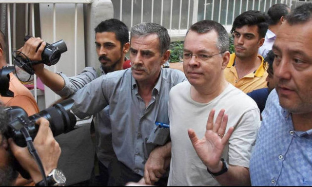 ΗΠΑ: Άρση του κατ’οίκον περιορισμού του Αμερικανού πάστορα ζητά ο εισαγγελέας