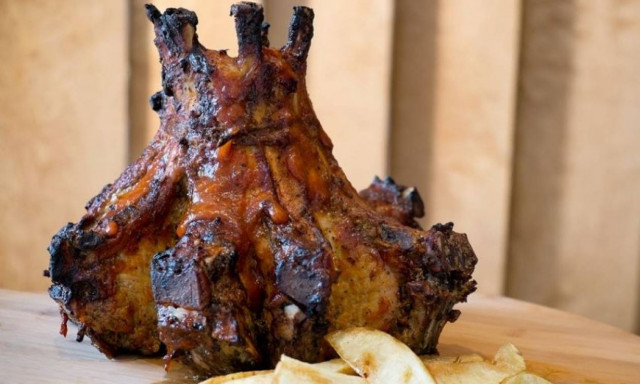 Η συνταγή της ημέρας: Pork Crown- Χοιρινό με σάλτσα bbq