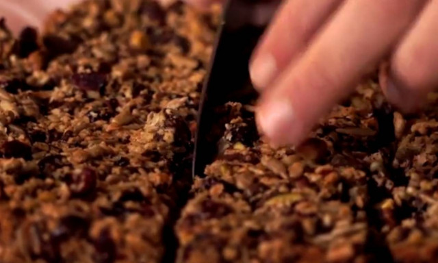 Πώς θα φτιάξετε εύκολα και γρήγορα μπάρες δημητριακών