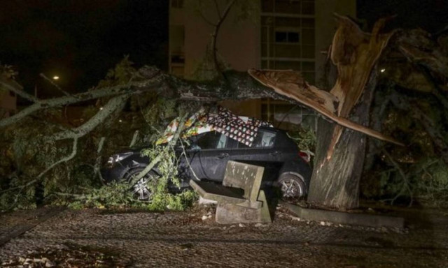 Τεράστιες οι καταστροφές από τον «Λέσλι»: Σάρωσε την Πορτογαλία ο κυκλώνας-ζόμπι (vid)