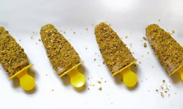 Συνταγή της ημέρας: Popsicles με μπανάνα & φυστίκια Αιγίνης