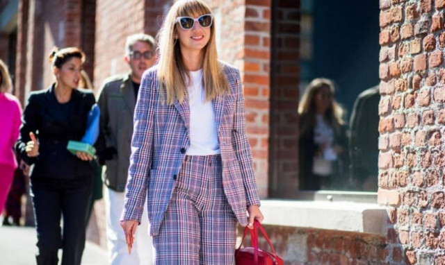 Πώς φοράνε το κοστούμι στο street style αγαπημένα fashion girls