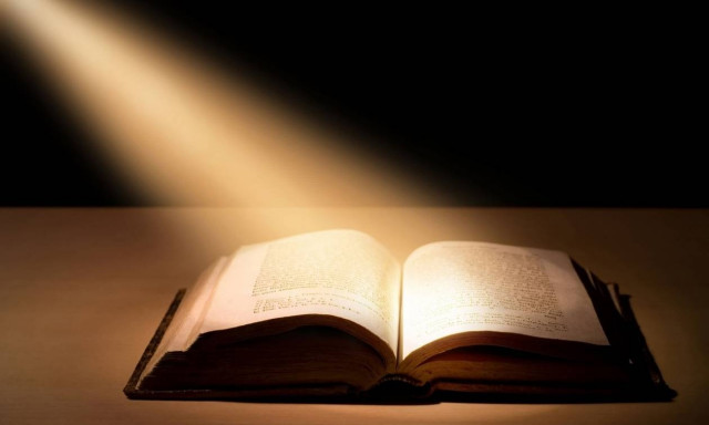 Πέθανε γνωστός συγγραφέας (Pics+Vid)