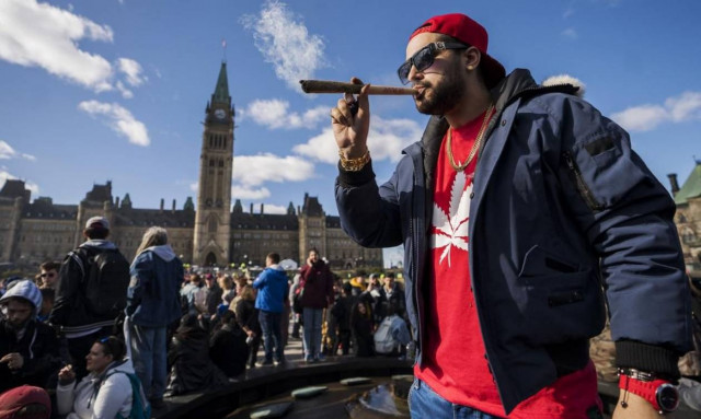 Αυτή είναι η πρώτη «ισχυρή» χώρα που νομιμοποίησε τη χρήση κάνναβης για ψυχαγωγικούς σκοπούς (vids)