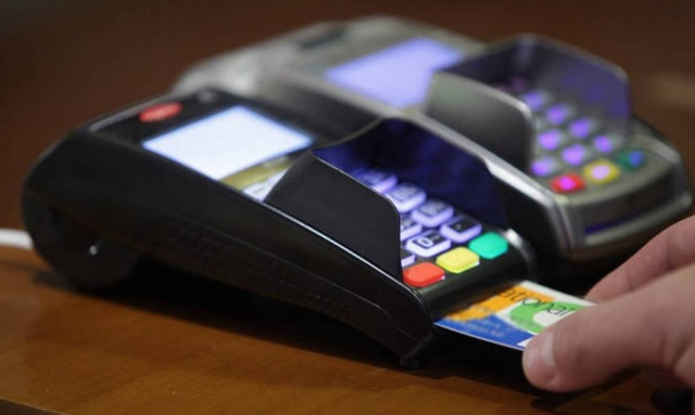 Μετρητά... τέλος! Τι αλλάζει στις αγορές σας με κάρτα