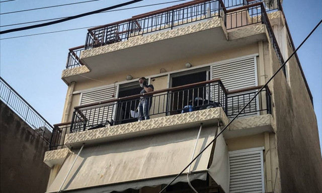 Ανατροπή: «Μας λήστεψαν» ισχυρίζονται οι Πακιστανοί - Αυτός είναι ο αστυνομικός που ξυλοκόπησαν